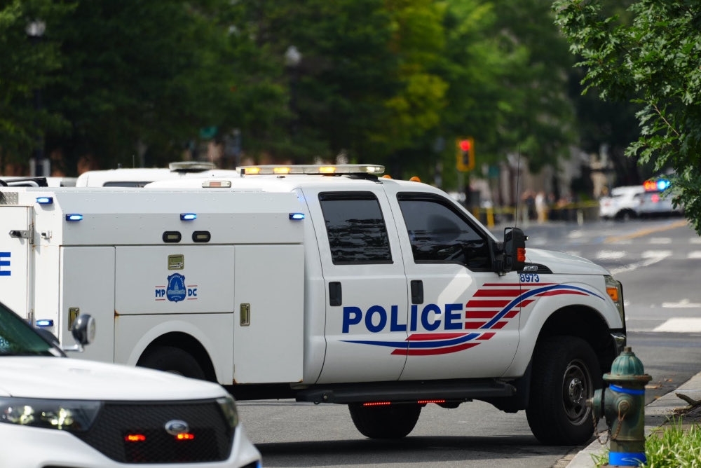 Man with outstanding warrant climbs US Treasury gate, triggers bomb scare