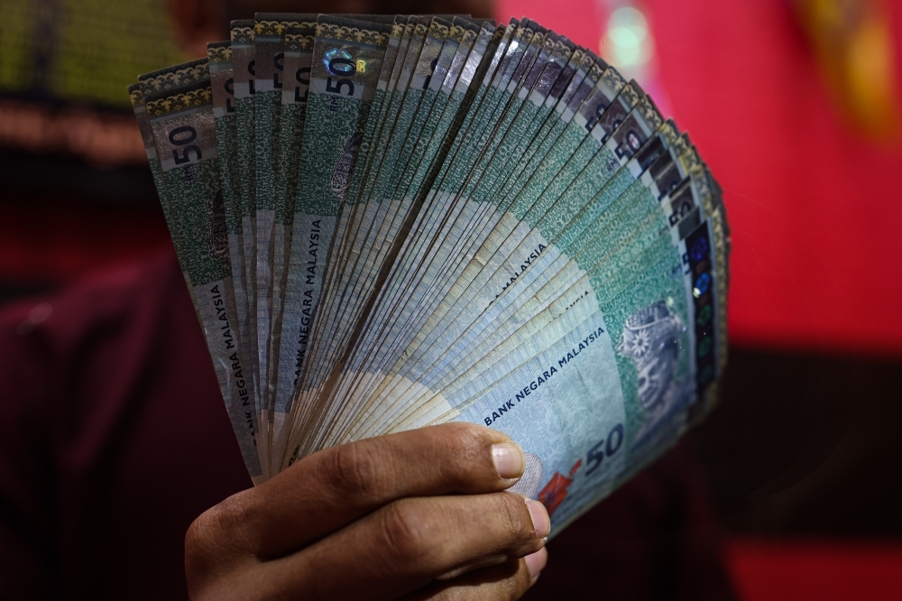Ringgit ends lower vs greenback following Bank Negara's GDP forecast revision