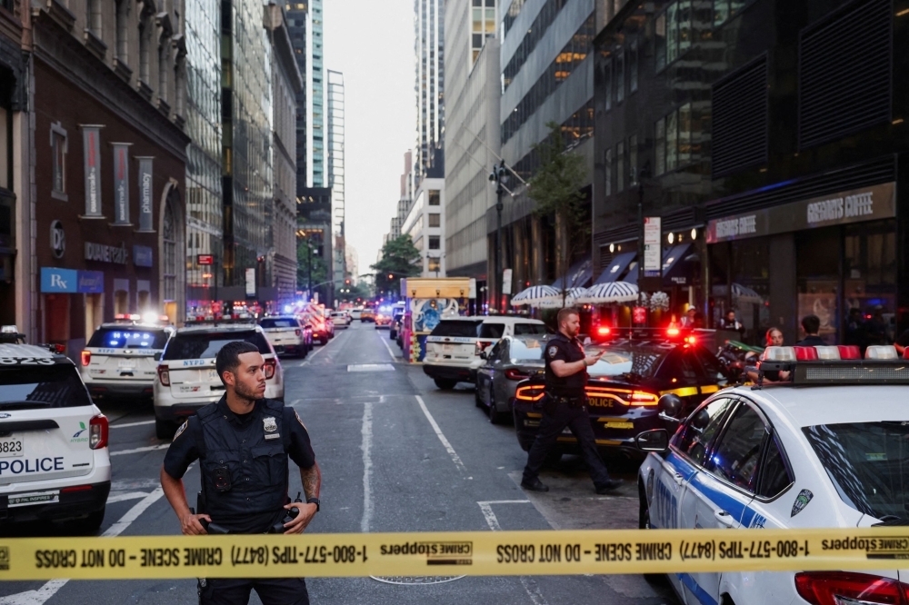 Gunman shot dead in Midtown Manhattan, reports say police officer among victims