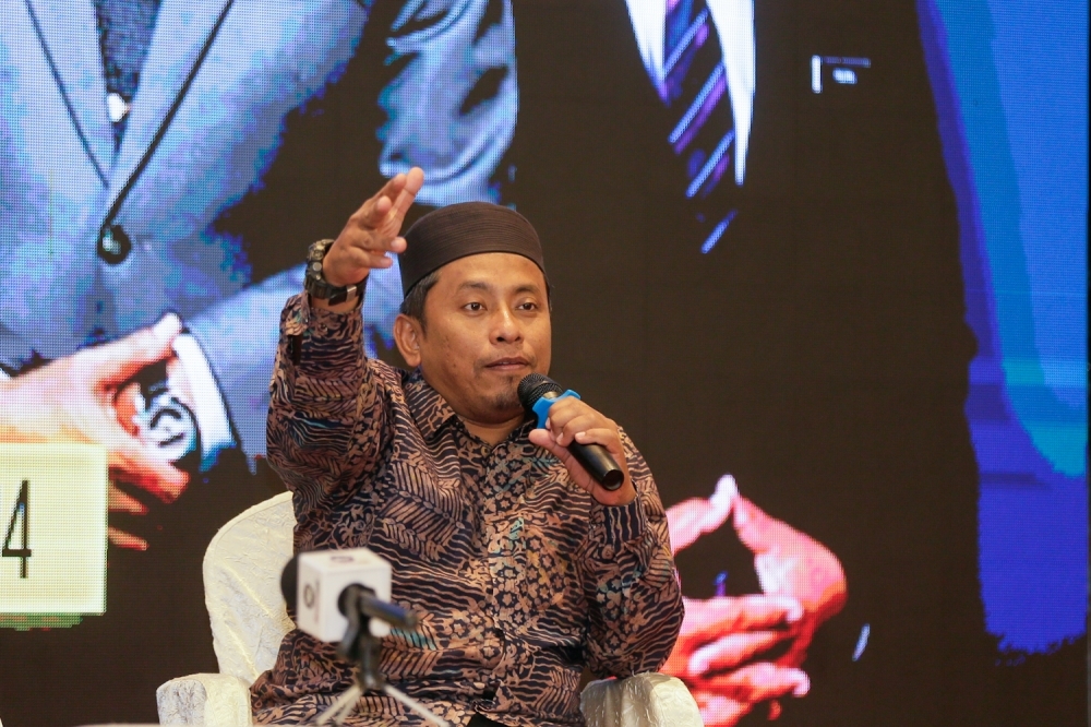 Seriousness of mocking others — Hafiz Hassan