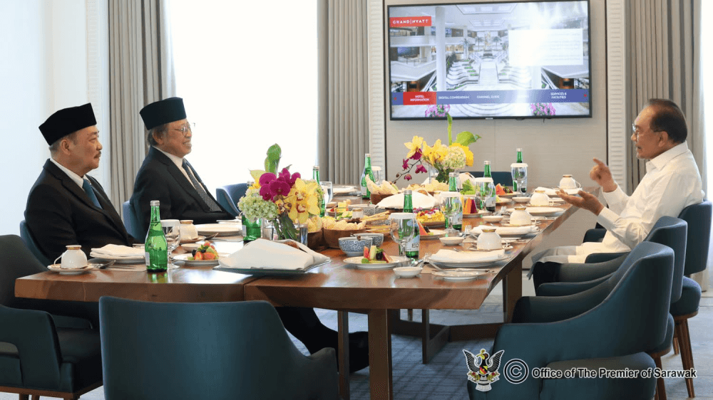 Anwar, Abang Johari and Hajiji hold breakfast meeting ahead of Prabowo talks in Jakarta