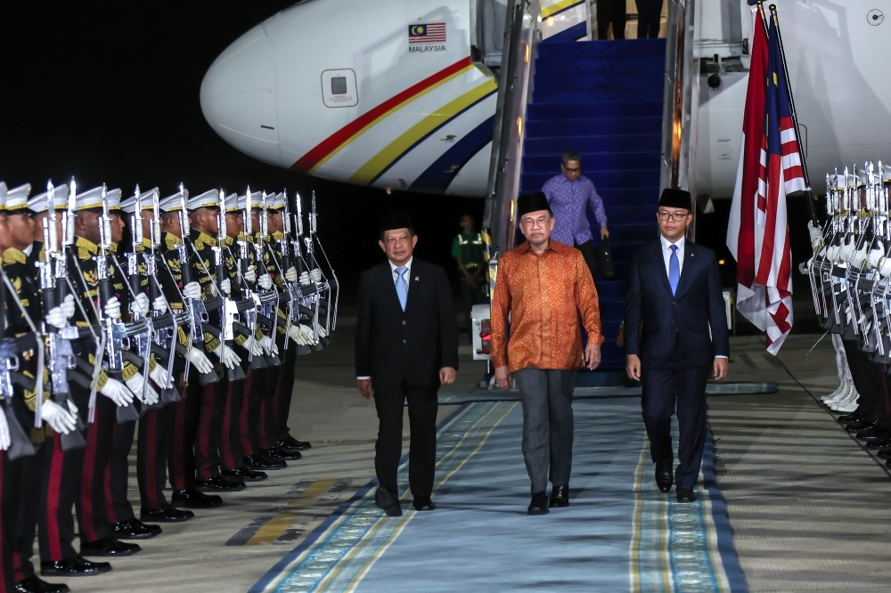 Anwar: Malaysia won't take aggressive stance on Ambalat dispute with Indonesia