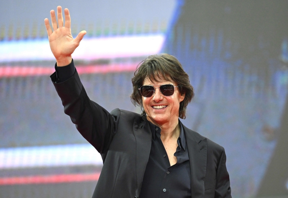 Tom Cruise and Ana de Armas spotted holding hands in Vermont، fuelling romance rumours