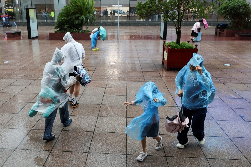 Shanghai scrambles as storm hits: Flights grounded, 280,000 evacuated, tsunami warnings lifted