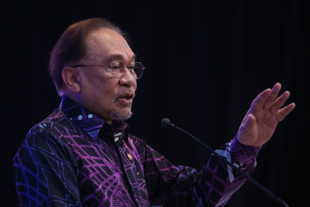 Anwar to table 13th Malaysia Plan in Dewan Rakyat today