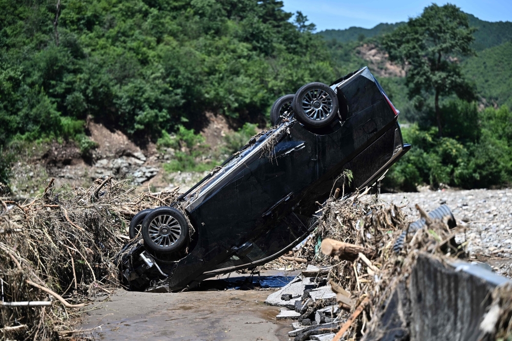 Death toll climbs in northern China as torrential rains batter towns near Beijing