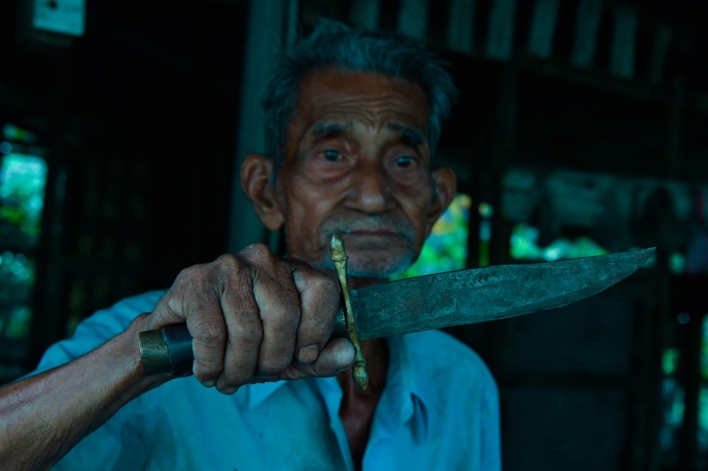 Metal, memory and a master's hands: Meet the man keeping Kelantan's ‘pisau jam' tradition burning