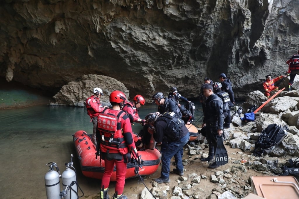 Chinese diver rescued after five days trapped in underwater cave, asks for cigarette