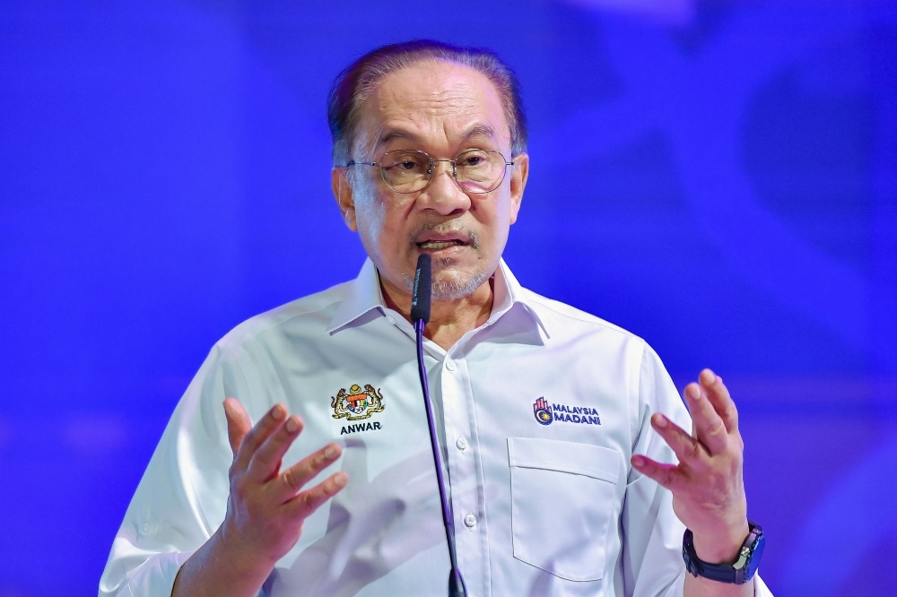 Anwar announces RM100,000 for each Felda village to fund community-chosen projects
