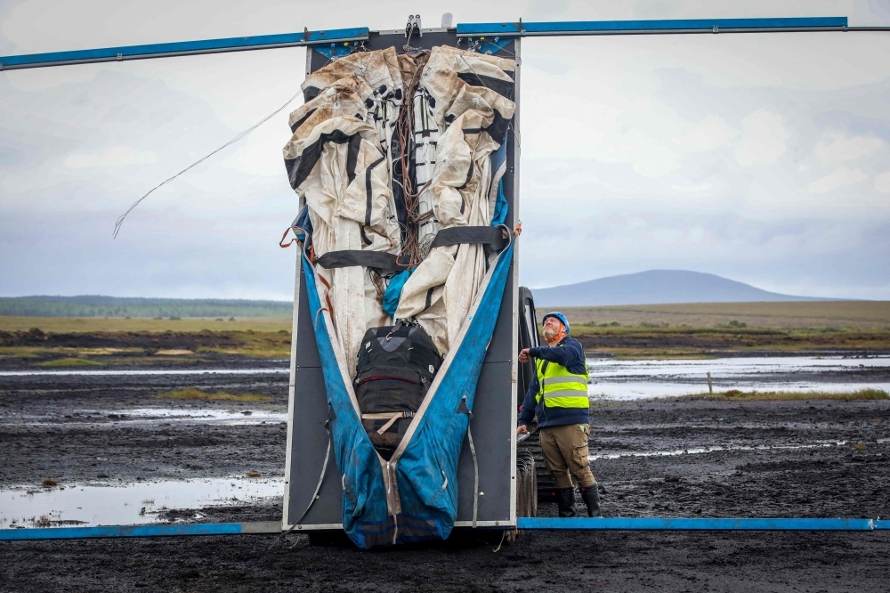 Flying kites to power islands? Dutch firm tests airborne wind in rural Ireland