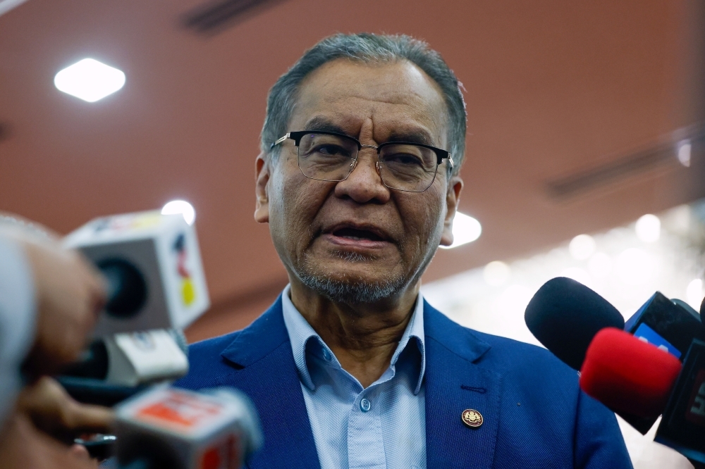 Private clinics accuse health minister of ‘complicity or absence' in face of NACCOL ‘overreach'