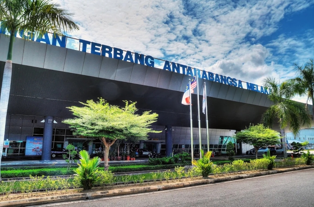 Malaysian Flying Academy aircraft on training flight skids off Melaka Airport runway, pilot injured