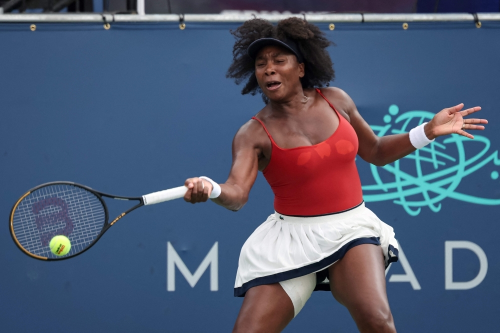 Venus Williams falls in straight sets to Bouzas Maneiro in Cincinnati comeback test after health scare