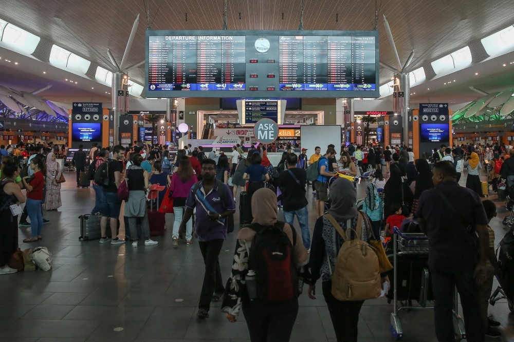 Four Bangladeshis detained at KLIA over suspected gold and gadget smuggling; 21 foreigners denied entry