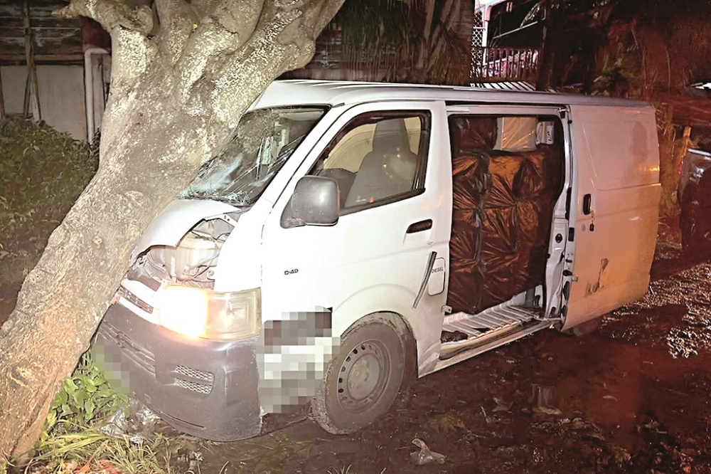 Cigarette smuggler's 200km high-speed run from Lahad Datu to Tawau ends in dramatic crash