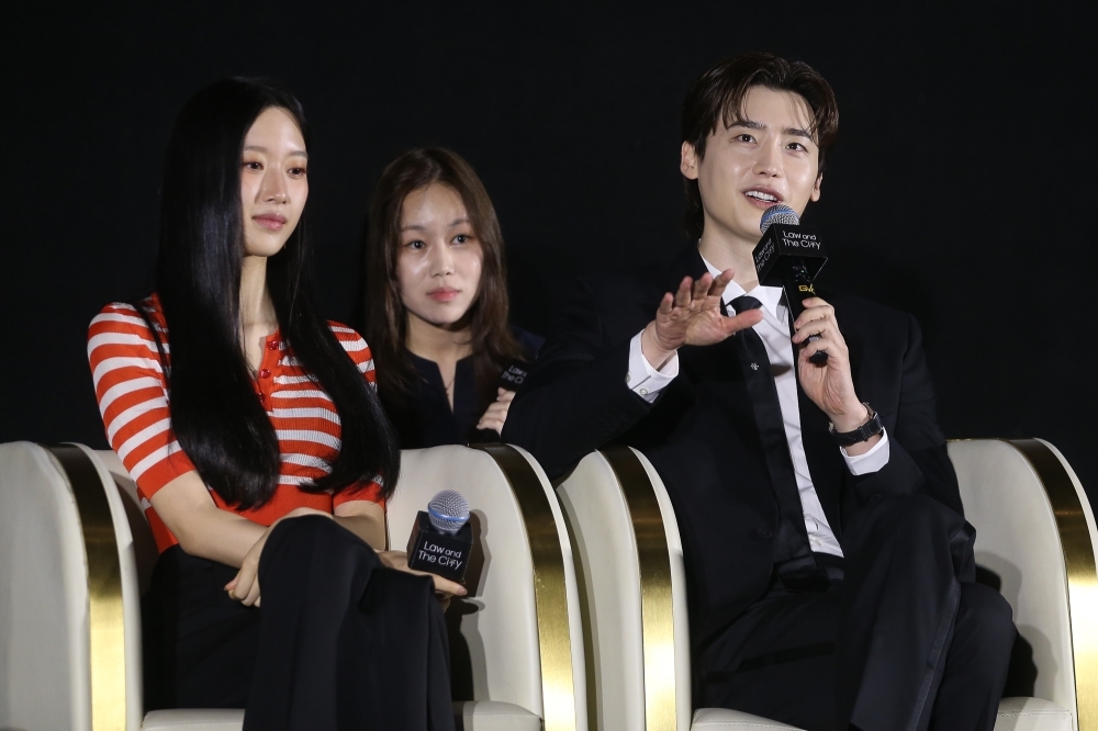 Korean stars Lee Jong-suk and Moon Ga-young show love for Malaysian fans, reveal what drew them to the drama ‘Law and the City'