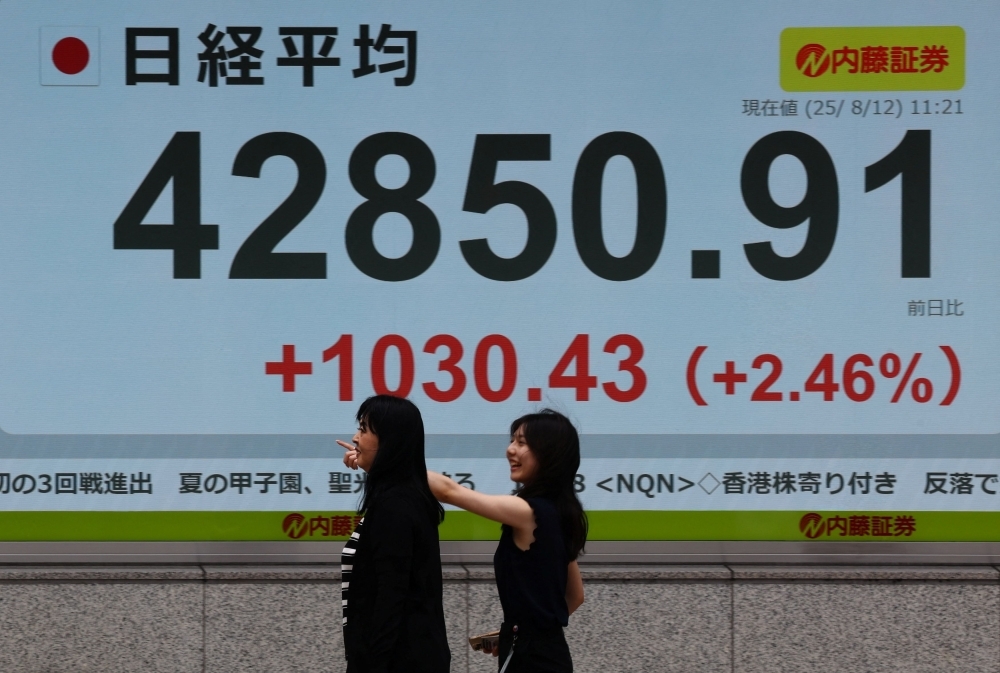 Asia stocks mostly rise as Tokyo hits record on US-China tariff truce, investors eye US inflation data