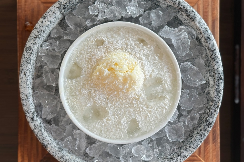 From coconut cold porridge to bubbling crispy rice in broth, Hollysweet serves the best ‘tong sui' and ‘pao fan' in Melaka