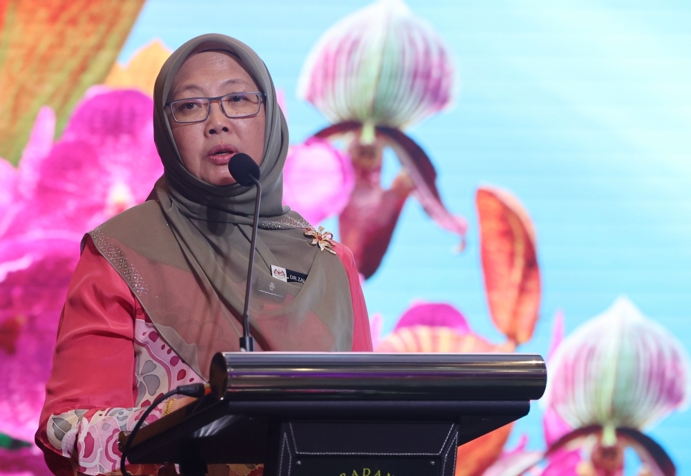 Respect the flag: Dr Zaliha calls for adherence to guidelines in honour of Jalur Gemilang