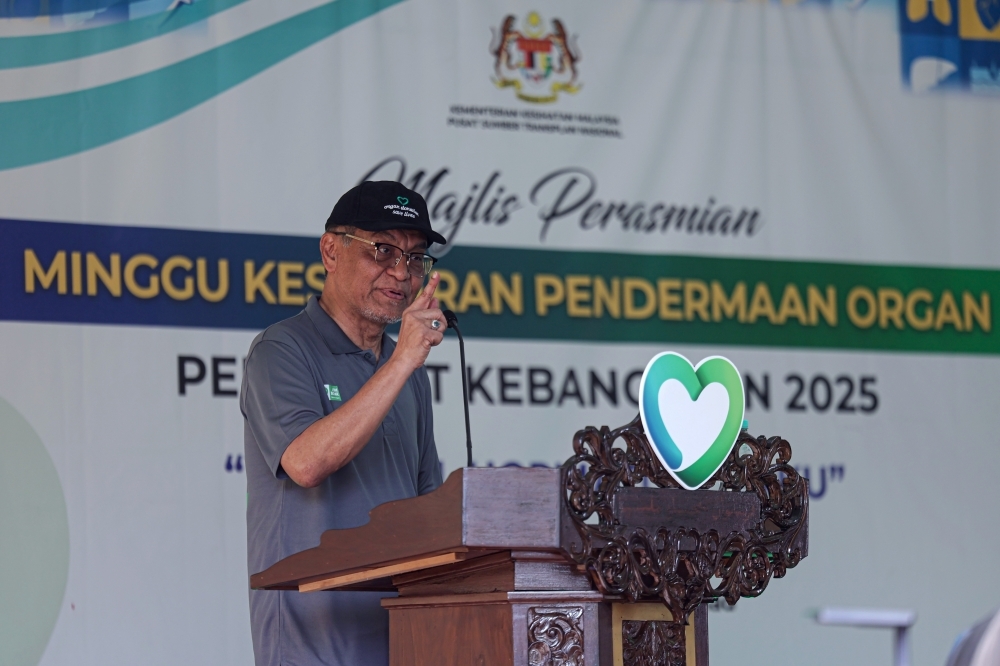 Family objections holding back organ donations despite 400,000 pledges, says health minister