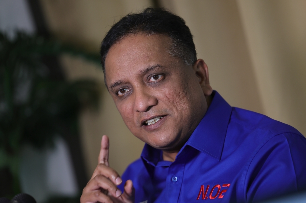 Fahmi says Kepala Batas Umno chief's handling of flag mishap ‘very good', no room for bullying Malaysians