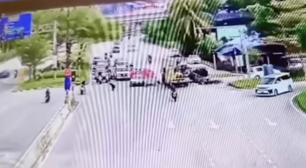 Crane lorry brake failure sparks multi-vehicle mayhem in Johor Bahru (VIDEO)