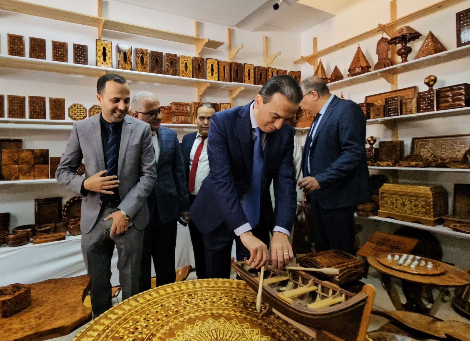 بالصور.. كاتب الدولة السعدي يبدأ جولته بالصويرة بزيارة مركب الصناعة التقليدية 'أركانة'