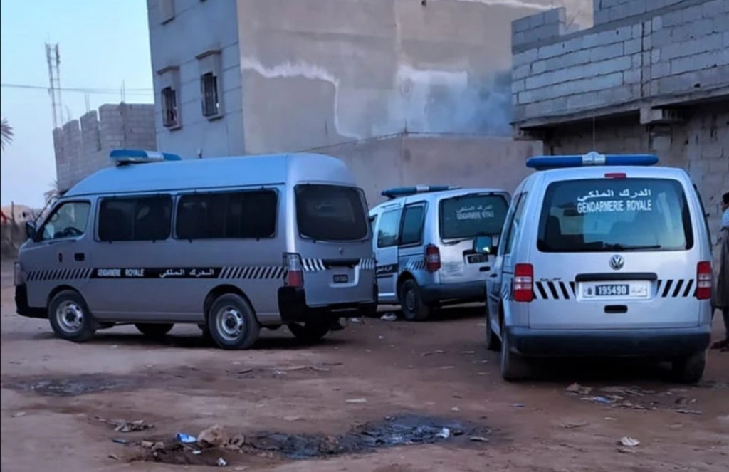 التهريب الدولي.. تفاصيل اعتقال 6 'بزناسة' وحجز 107 رزمة من الشيرا وخمس سيارات وشاحنتين