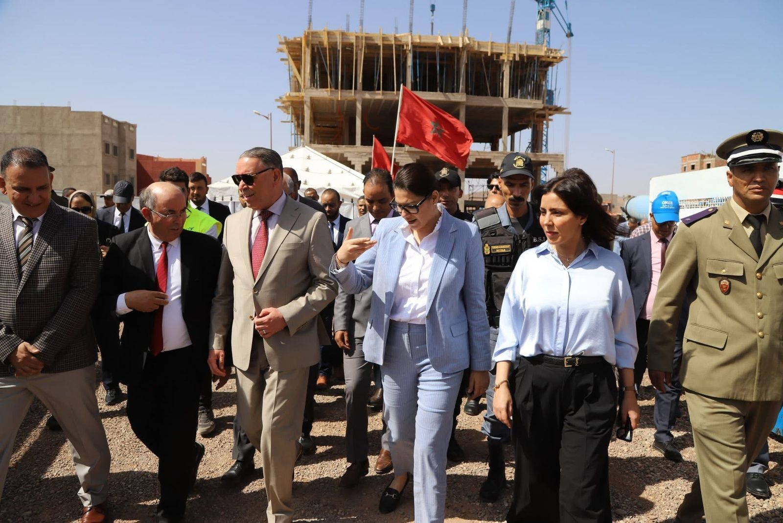 جهة درعة- تافيلالت.. الوزيرة المنصوري تتابع تقدم برنامج 'دعم سكن' وتعطي انطلاقة أشغال تهيئة