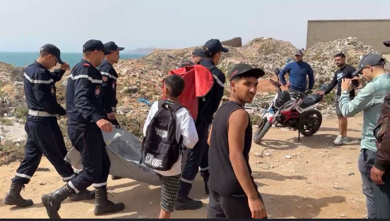 عاجل.. انتشال جثة شاب عشريني قضى نحبه غرقا بمياه البحر بآسفي +صور
