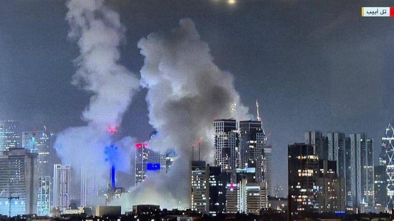 إسرائيل بأكملها «تحت النار» مع إطلاق إيران لمئات الصواريخ باتجاهها