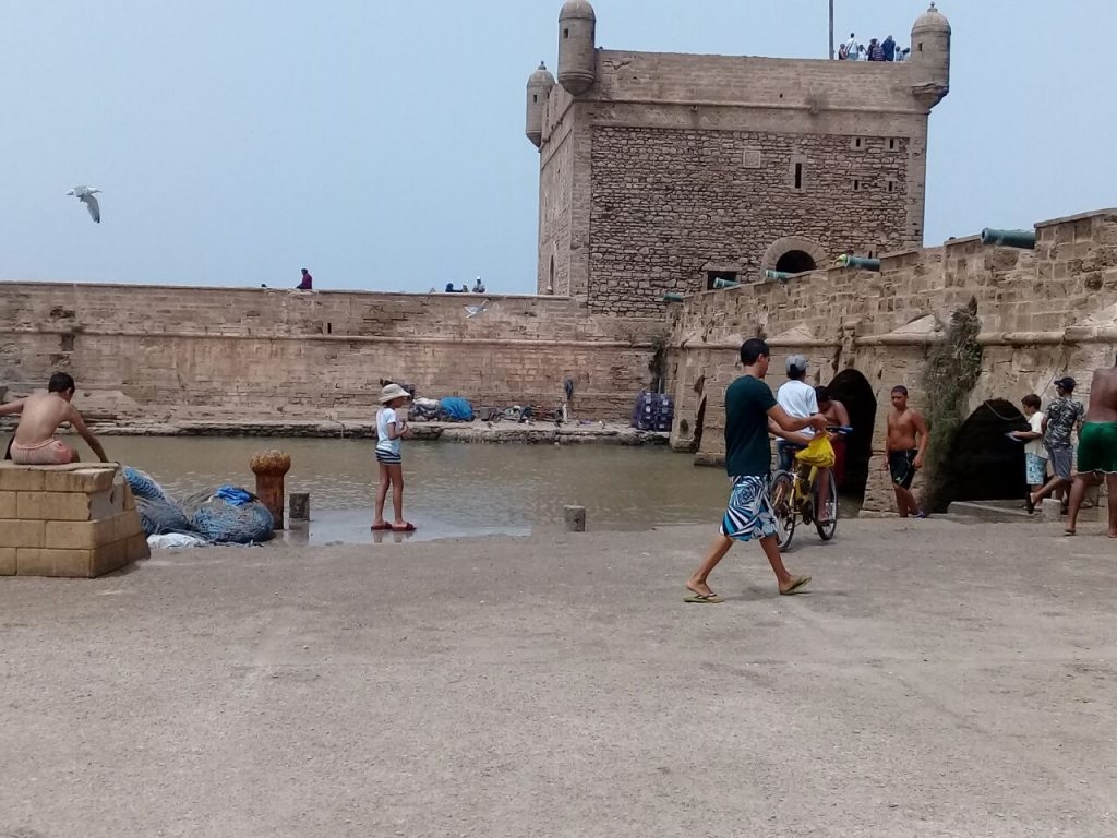 مأساة بميناء الصويرة.. وفاة قاصر بصعقة كهربائية أثناء السباحة