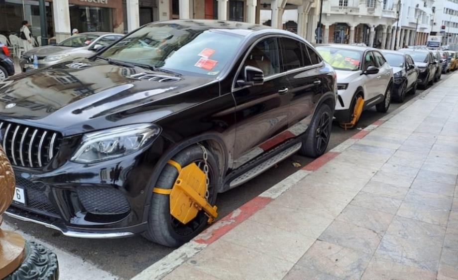 جماعة طنجة تعتمد نظام جديد لركن السيارات وتوقف العمل بـ 'الصابو'