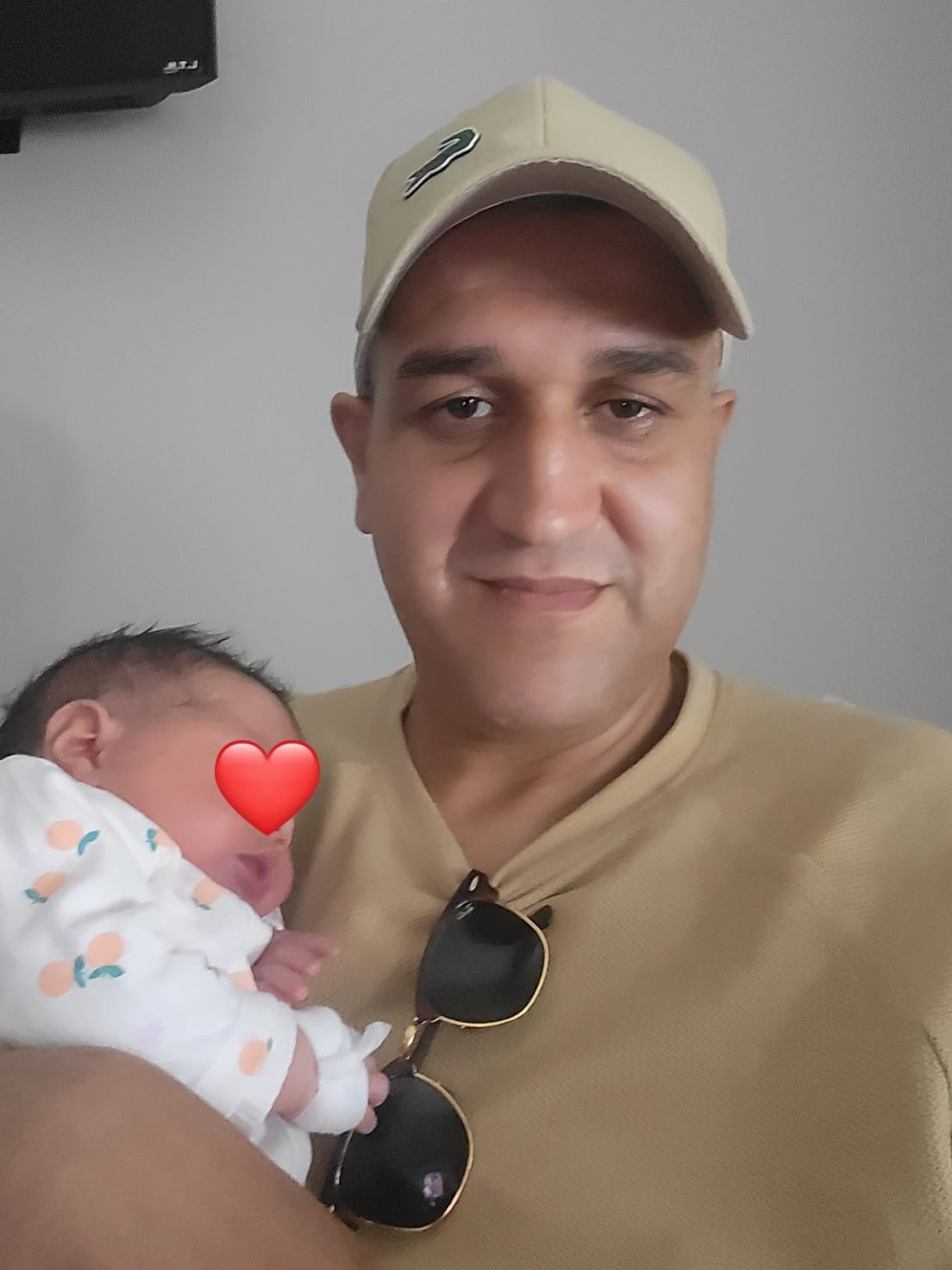 تهنئة بمناسبة ازديان فراش  المصور الصحفي حسن خاطر بمولود أنثى
