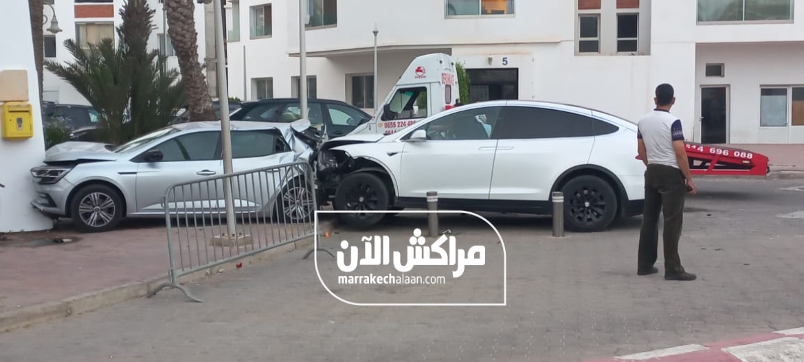 بالصور.. حادث دهس خطير بأكادير اثر عطب في برمجة سيارة 'تيسلا' ذكية