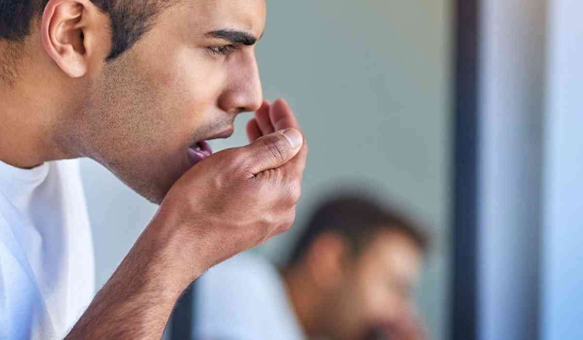 وداعاً للإحراج.. مختص يكشف أسرار رائحة الفم الكريهة ويقدّم وصفة منزلية مذهلة للتخلص منها