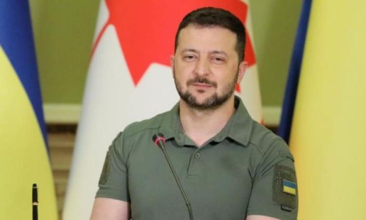 واشنطن تعلق بعض شحنات الأسلحة إلى كييف