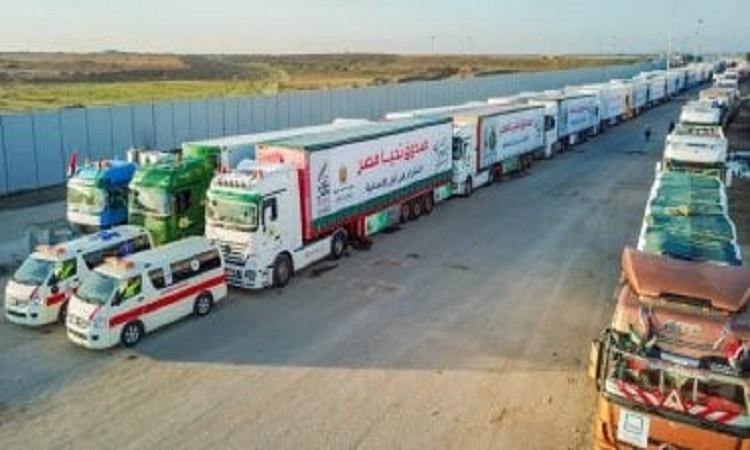 جمعة: مصر تدخل ٥٤٠ شاحنة مساعدات منذ أربعة أيام لغزة