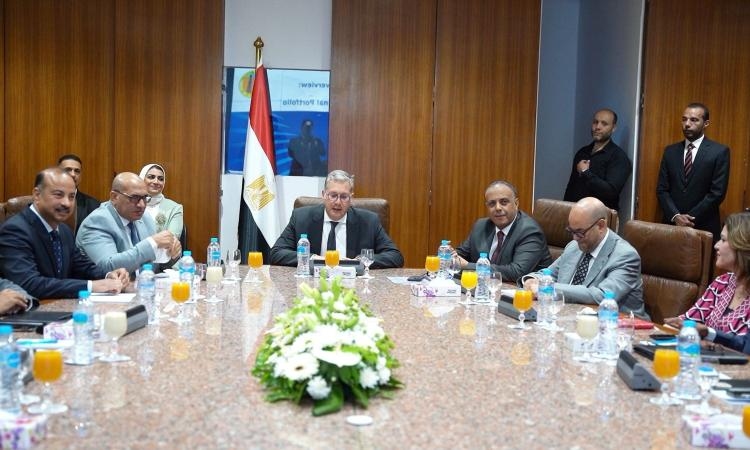 "بدوي" يبحث مع قيادات "جابكو" جهود وتحديات زيادة الإنتاج من خليج السويس