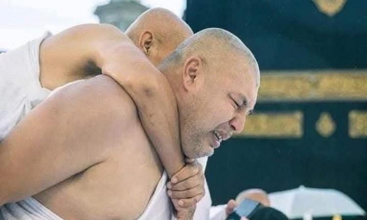 صور من بر الوالدين بعد موتهما