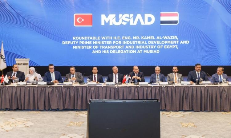 كامل الوزير يشارك في الجلسه الافتتاحية بمنتدى الترابط العالمي للنقل 2025