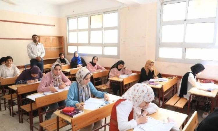 762 ألفا و759 طالبا بالثانوية أدوا امتحان اللغة الأجنبية الأولى