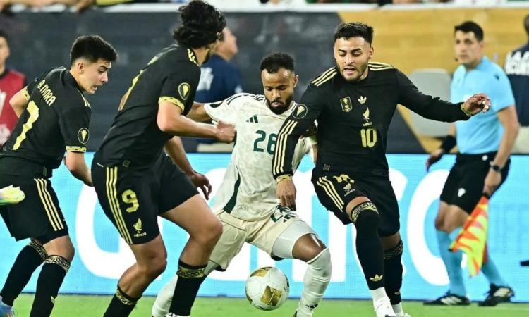 منتخب المكسيك يهزم هندوراس ويصعد لنهائي الكأس الذهبية
