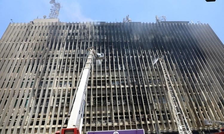 إخماد حريق محدود تجدد بمبنى سنترال رمسيس من آثار الحريق السابق