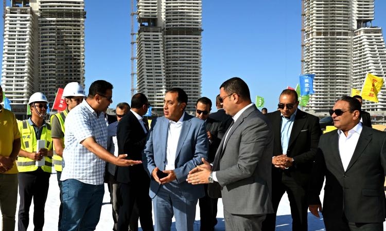رئيس الوزراء يتفقد أعمال مشروعات "أبراج الداون تاون" و"داون تاون لاجون"