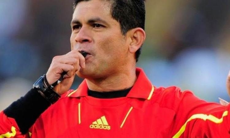 أوسكار رويز يبدأ برنامج تدريب الحكام على التعديلات الجديدة