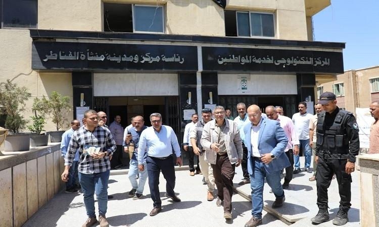 محافظ الجيزة يتابع الخدمات بالمركز التكنولوجي بمنشأة القناطر