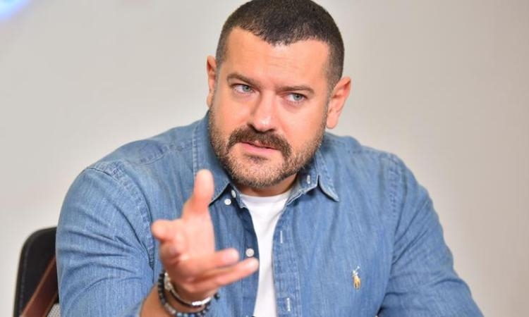 عمرو يوسف: ما بهــزرش فى شغلى