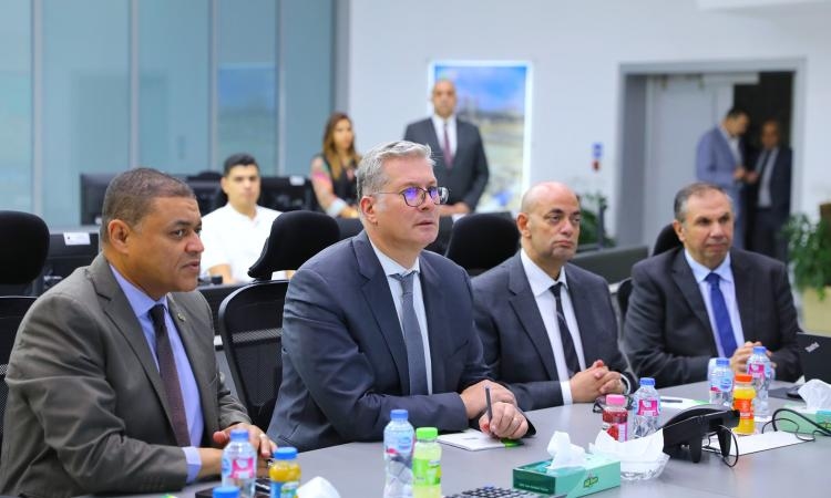 وزير البترول يتفقد مركز التحكم الرئيسي بالشبكة القومية للغازات الطبيعية