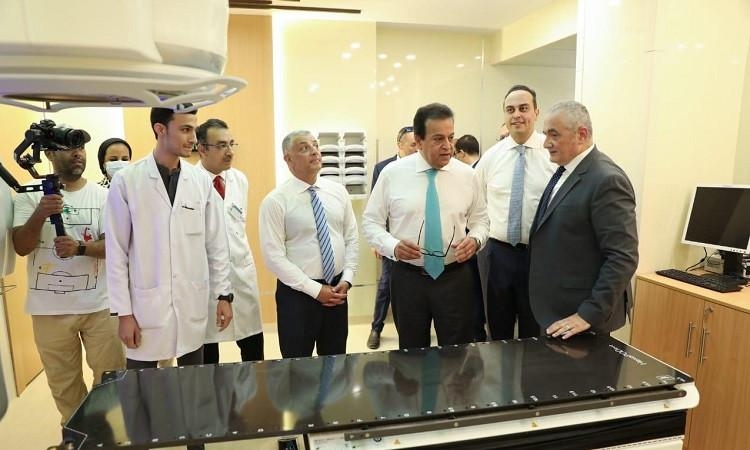 وزير الصحة يتفقد مشروعات تطوير مستشفيات الأورام والتل الكبير بالاسماعيلية